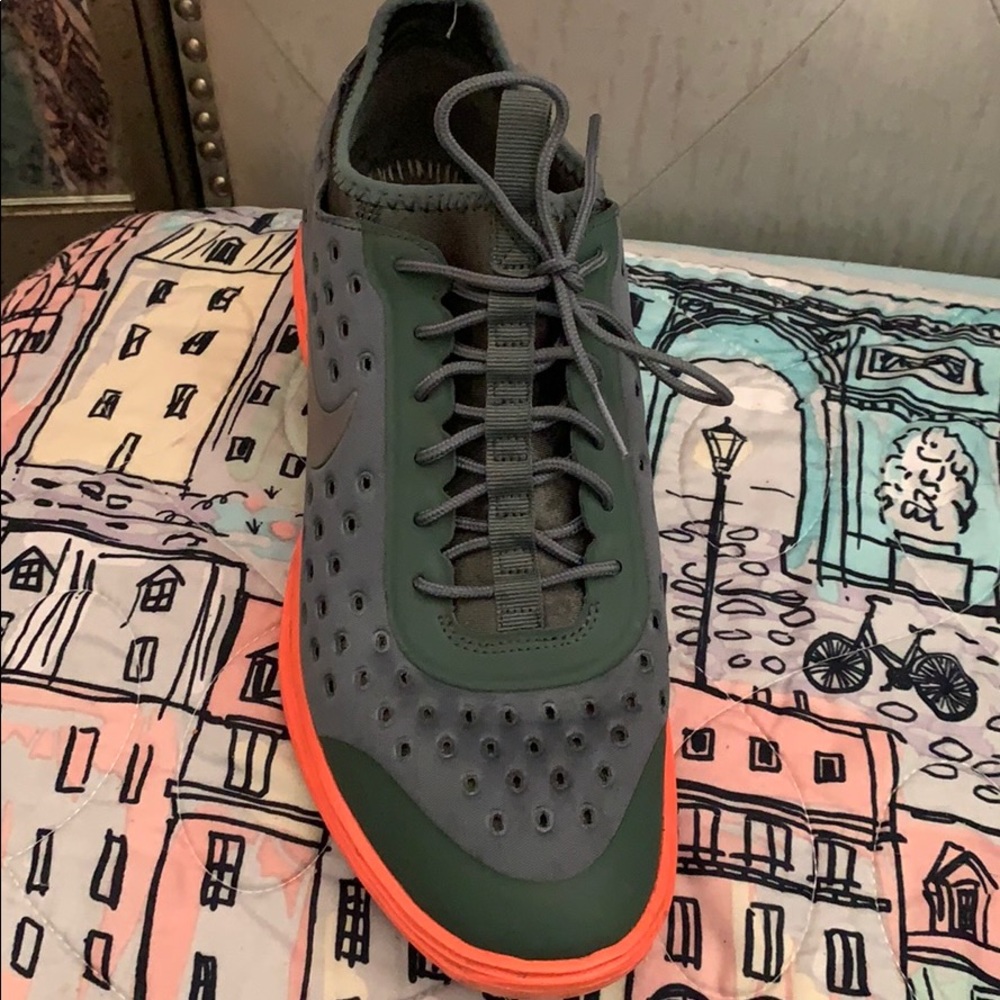 Nike’s - Picture 2 of 2